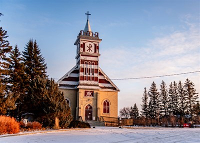 Comte-RM-Church-grounds