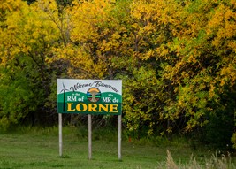 Comte-RM-Lorne-Old-Sign